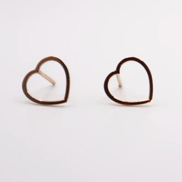 18k Yellow Gold Heart Earrings - Picture 3 of 4
